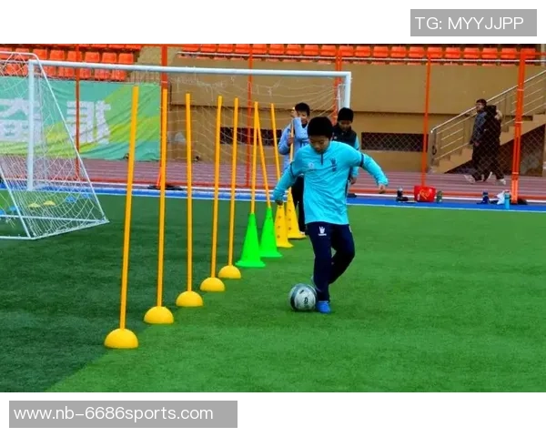 足球带球放松技巧分享助你提升球技与心理素质的完美结合